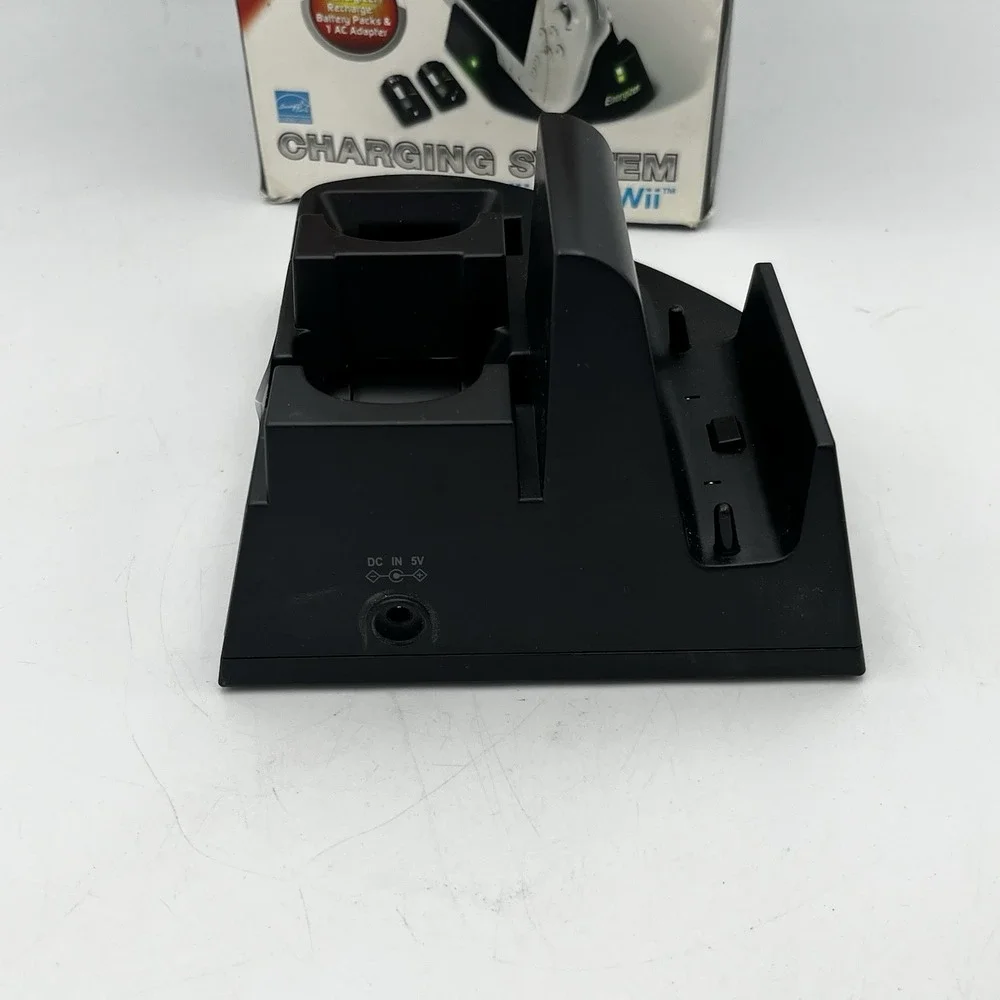 Energizer power & play Charging System PL-8507  For Wii U & Wii OPEN BOX